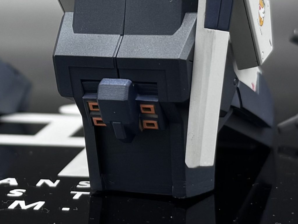 踵のスラスターreboot版を意識した形状に変更しています。