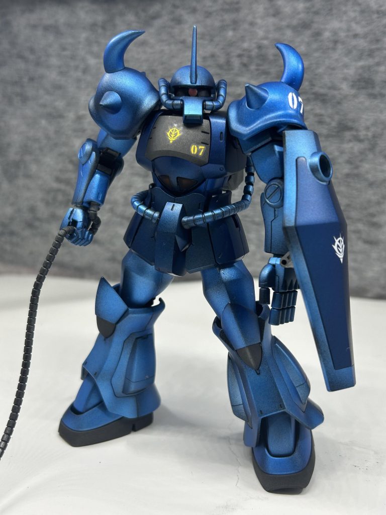 ウェザリングのグフもいいのですが、メタリック色もグフらしくて好きです。