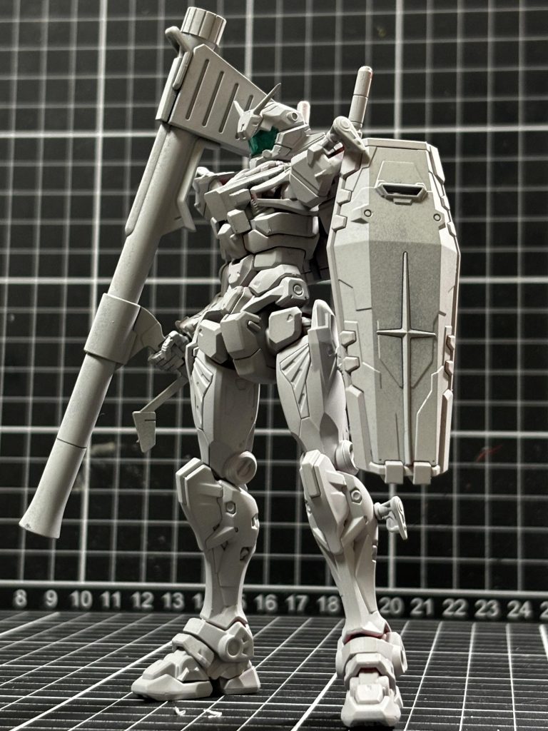 アンテナもジャンクのガンダムヘッドから拝借。サフってみました。