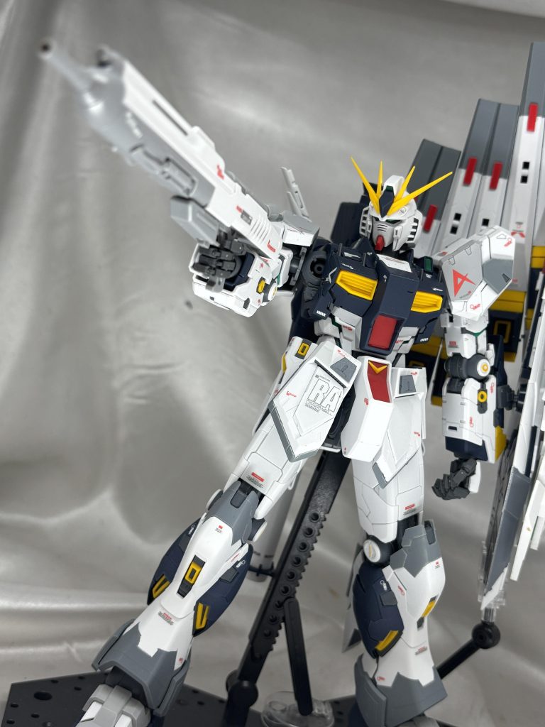 ビームライフルはHiνのものを。なんかこれ家に3丁くらいあるんですよね本体一つしかないのに、なぜだ。