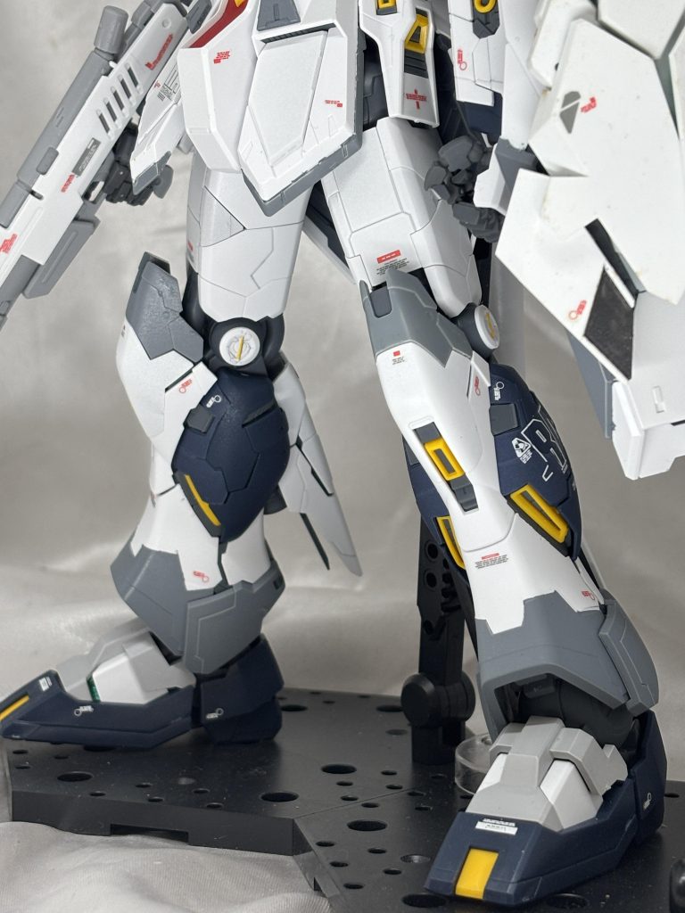 PGの色分けされた足めっちゃ好きなんで再現頑張りました。グレー増えると引き締まるというか、なんかいいですね。