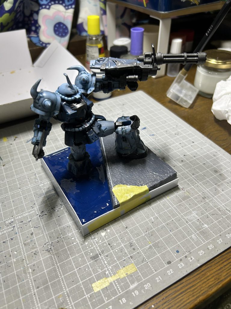 レジン工作はなかなか大変ですね、浅い作りでも手間と材料費がかかるので、某ぷ⚪︎ばんさんとかほんとすごいなーと思います。