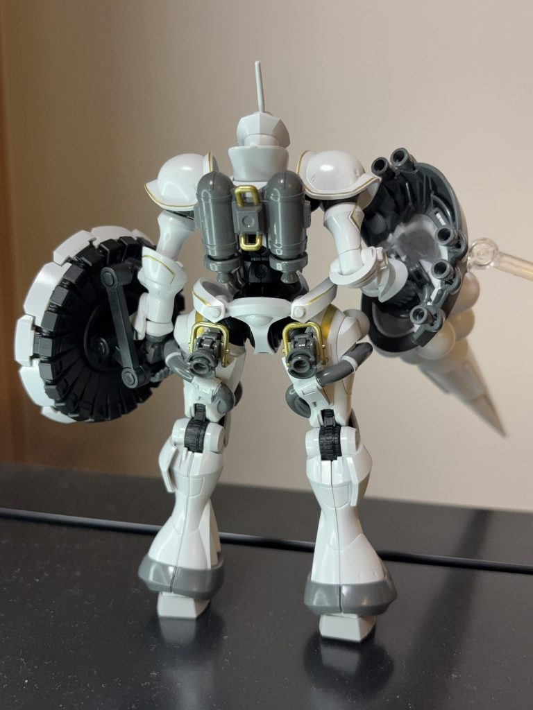 今回全身にあるエングレービングは全てマスキングで再現しました。そのため少し汚いかもしれませんがご了承くだせぇ