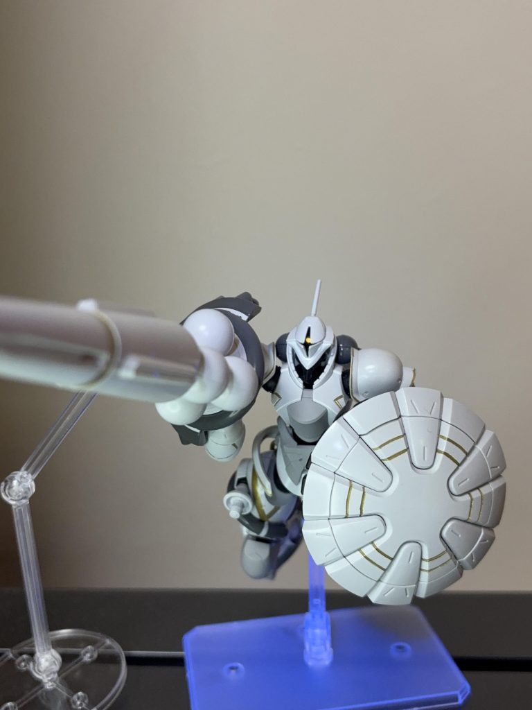 今回外装部のホワイトは、GGXカラーのホワイトにシルバーを加えたため、チタニウムフィニッシュのような感じになったと思います。そしてとにかくハクジがデカすぎる。