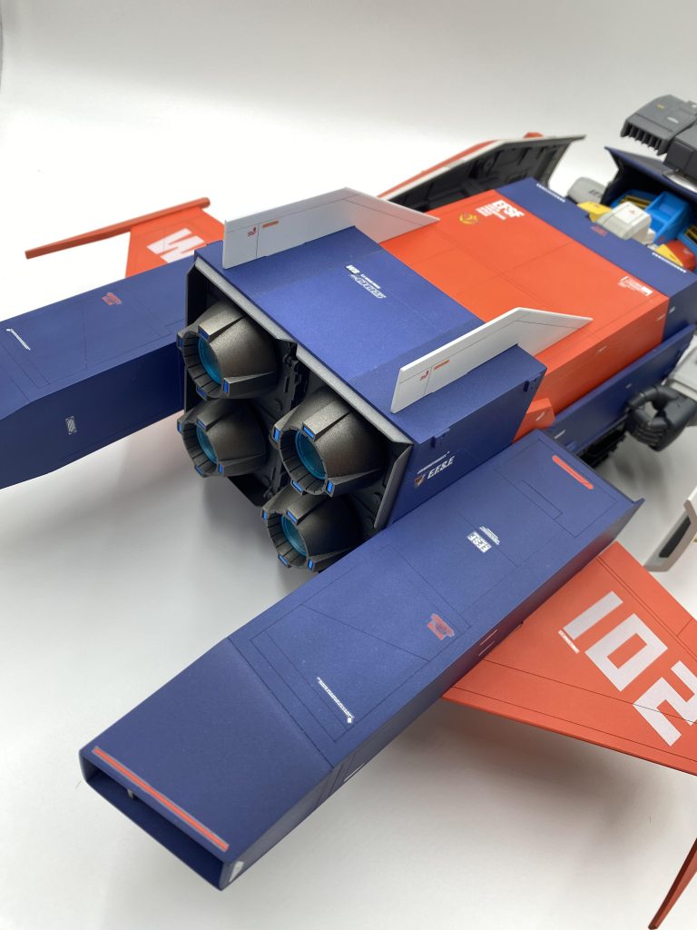 エンジンは見にくいですが、結構作り込んでます。箱っぽくならないよう情報量増やして誤魔化します😅