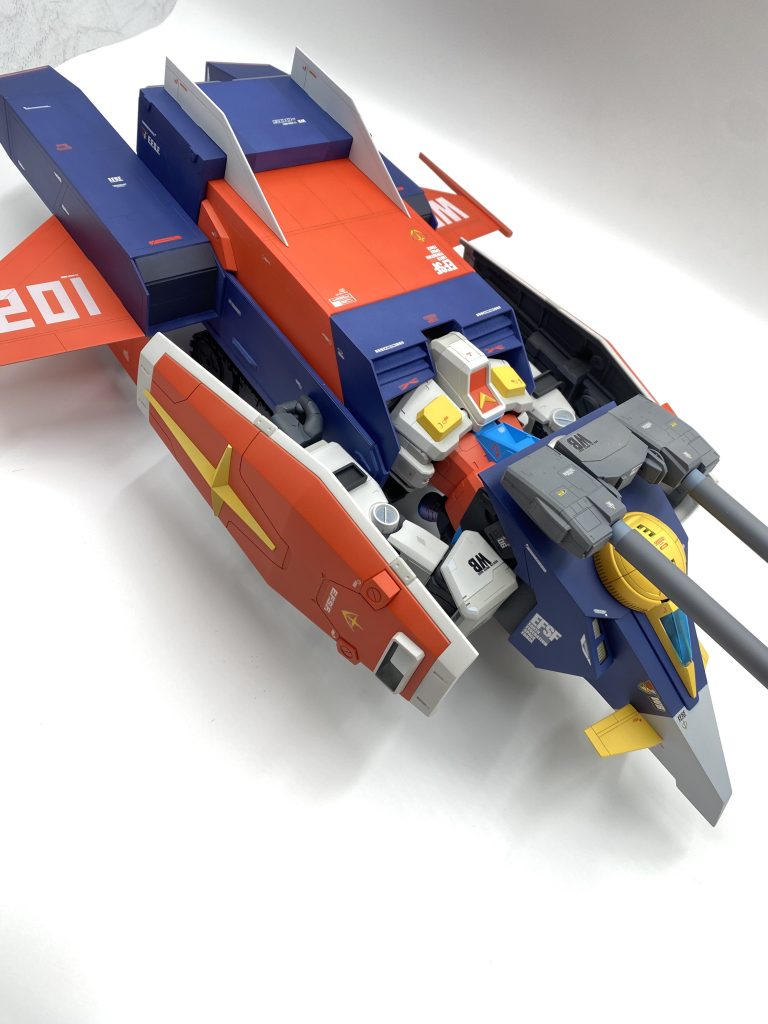 Aパーツは意図的に小型化してます。結果、先端に行くにつれなだやかなプロポーションを実現してます。