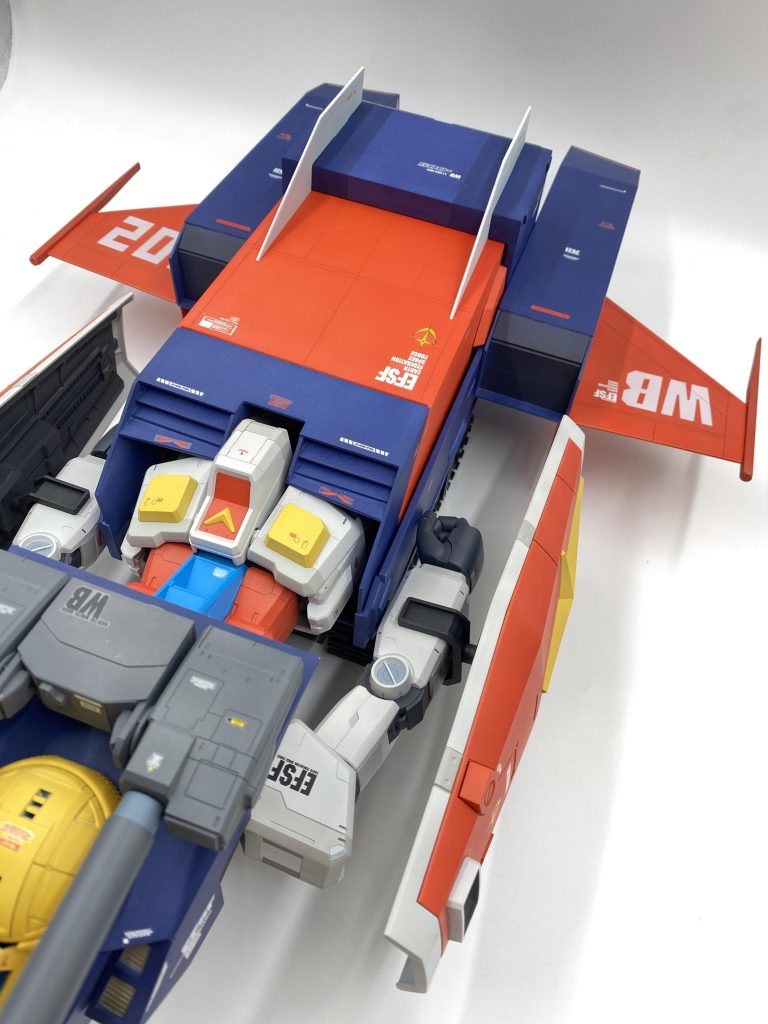 ガンダム収納部もできる限り隙間が開かないよう、クリアランスに気を使いました。