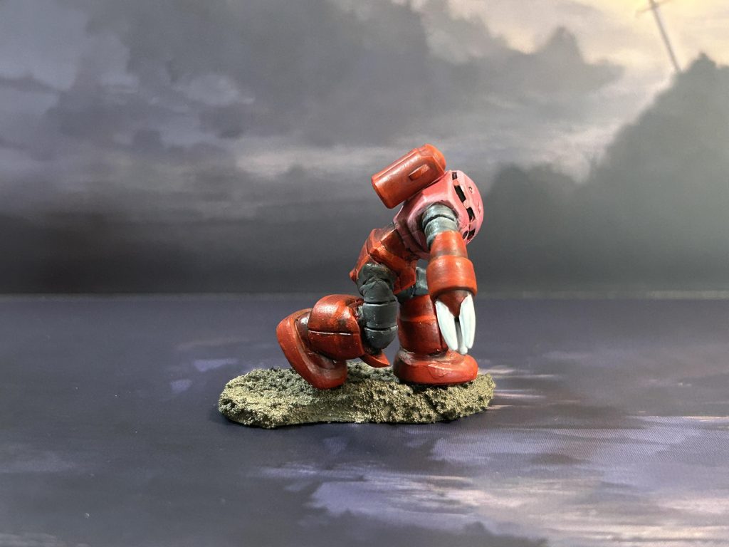 当然、正面以外の資料は無いので、どのくらいクラウチングしているのかは切ったパーツを主観接着剤でつけながら最終的に固定。