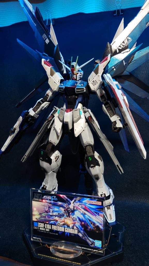 リペイント前取るの忘れてて完成済みのみですが！いつも通りスプレー塗装で！リベット、モールドも自分好みに！サーフェイサーエヴォブラックの下地に艶消しホワイト、メタリックブルー、黒鉄色を使い分けスプレーで頑張りましたw