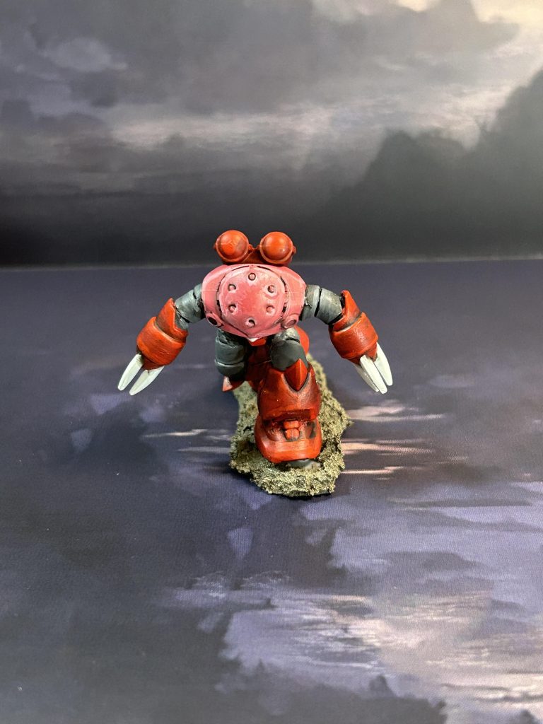 ゆらーっと立ち上がり。最初はもう少し低い姿勢なのですが、それだとほとんど上半身が見えないので、少し立ち上がった所を作ることにしました。