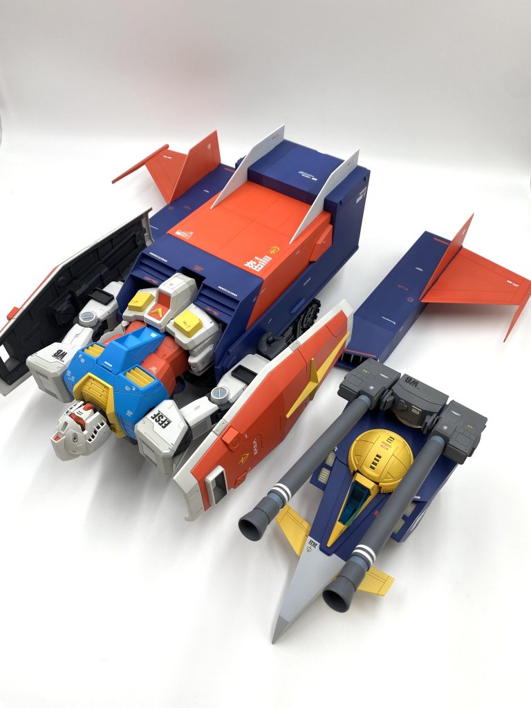 ドッキング。左右のブースターは大型のネオジム磁石を8個使いワンタッチで取り付け可能です。凄く便利。