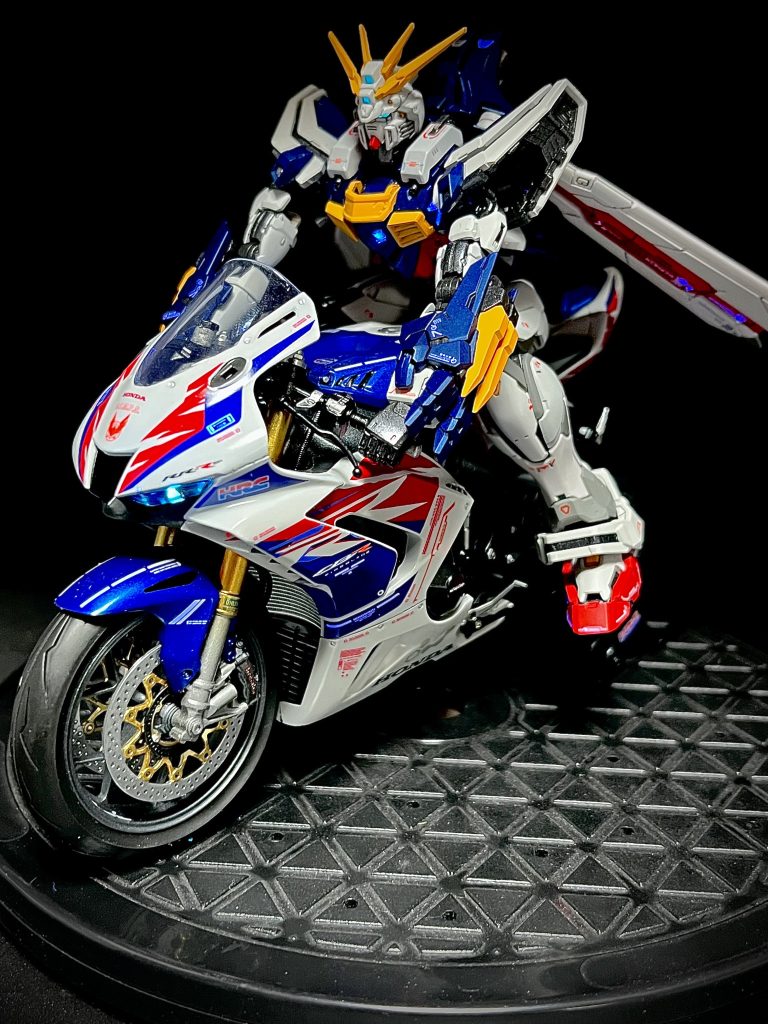 元々はHGストライクガンダムを乗せる予定でしたが出来てビックリ、全く手がハンドルに届きませんでした😱フロントスカート周りは取っ払ってます。。小型化とかなんかこう上手く出来んもんかなと🤔