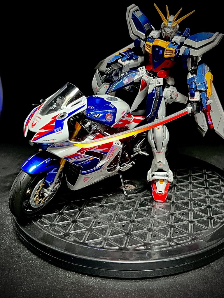 フレーム ガイア:スターブライトアイアン青 フィニッシャーズ:シーサイドブルー赤 フィニッシャーズ:シルクレッド白 ガイア:ニュートラルグレー1グレー ガイア:ニュートラルグレー3黄色 ガイア:マンダリンイエロー下地 ガイア:白・黒サフトップコート ガイア:ツヤあり・ツヤ消し