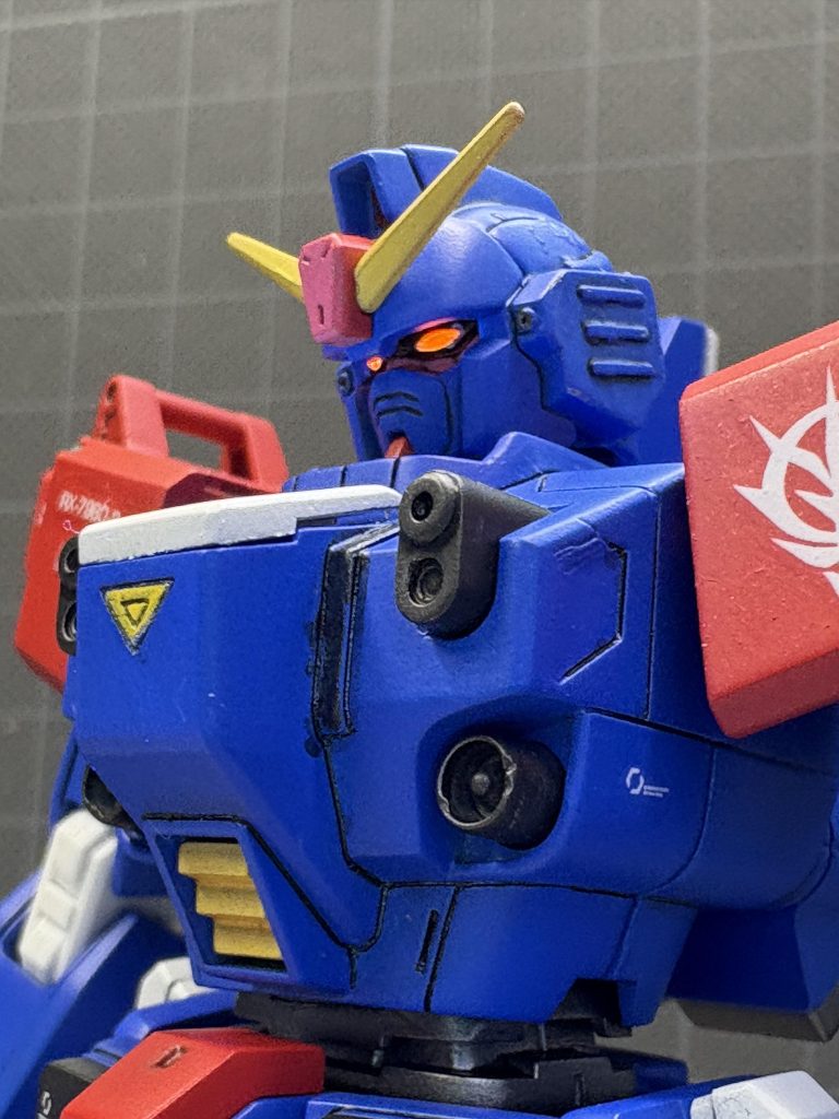 ブラックライトで目が光ります。