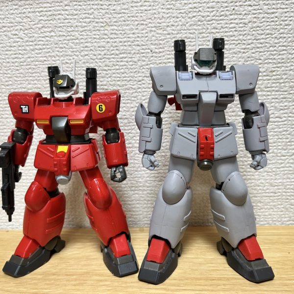 画像が5枚ありますそのままだと「ずんぐり」体型だったので、上方向に合計11.6mm延長して、すらッとした印象にしました。合わせ目消しや延長工作がなかなか大変でしたが、だいぶ印象が変わったのではないでしょうか。工作の詳細は以下の通りです。【延長、幅増し】腹:お腹部分で4.8mm延長、前方向にも2.0mm幅増し腰アーマー:2.0延長胸:前方向に2.0mm幅増し太もも:3.6mm延長、2.4mm幅増し下腿:3.0mm延長上腕:3.6mm延長【スタイル改修】肩:接続方法を変え、幅を1.5mmくらい詰め腰:元の接続軸を切り飛ばし、新たに軸を少し後ろにずらして、前傾で軸を付け直した【LED電飾】目のセンサー部分はもともとクリアパーツではないので、UVレジンで複製。電池パック兼マグネットスイッチはバックパックに格納。LEDはＭＳサイトレンズ０１を使ってマウント。LEDは 磁気スイッチ付LEDモジュール ゆらぎ リード線版 を使ってます【ショットガン】グリップがかっこ悪いので、元キットのマシンガンのものと付け替え（5枚目）