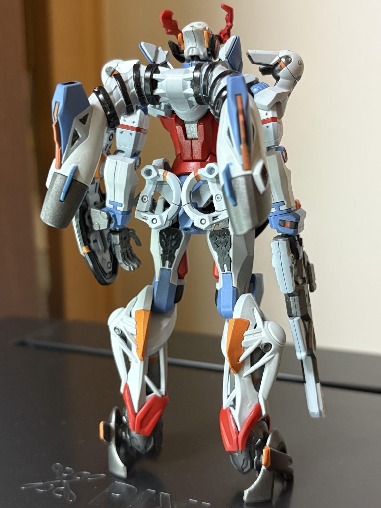 今回はブルーの部分だけ調色したのですが、思った以上にそのブルーがジークアクスしていたので、再制作は成功と言っても過言ではないと思います。