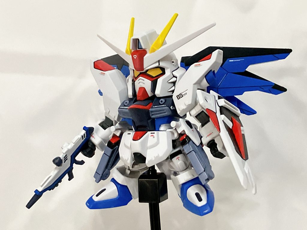 ランナータグでのディテールアップにも今回初挑戦。肩アーマーと、スカートとくるぶしカバーに貼り付けてみました。くるぶしカバーが一番自然でお気に入り。