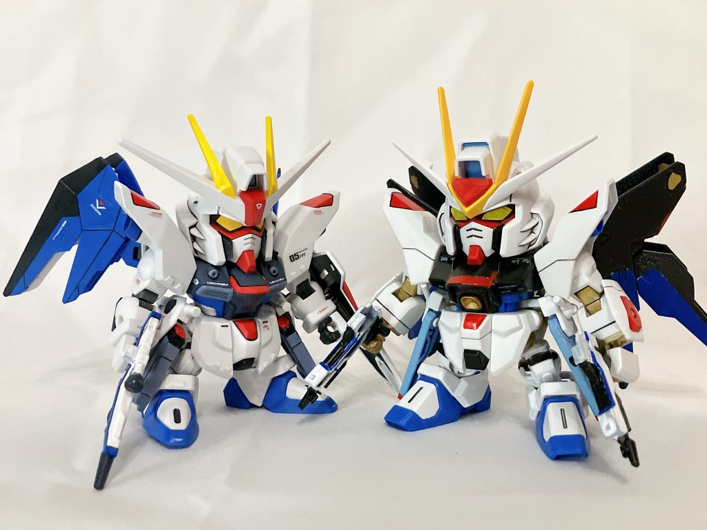 以前作ったBBストライクフリーダムと。無印フリーダムの方が造形がシュッとしてて良いですよね？