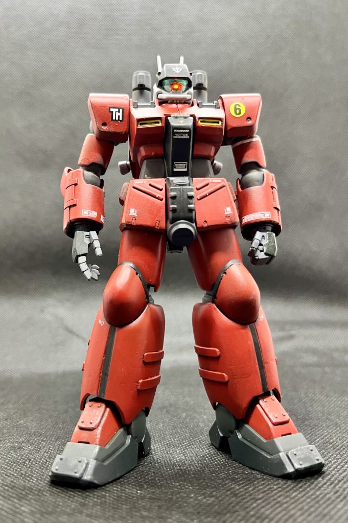 そのままだと「ずんぐり」体型だったので、上方向に合計12mm程延長して、すらッとした印象にしました。合わせ目消しや延長工作がなかなか大変でした。「制作記録」のページにメイキング写真を載せてますので、宜しければそちらもご覧ください。