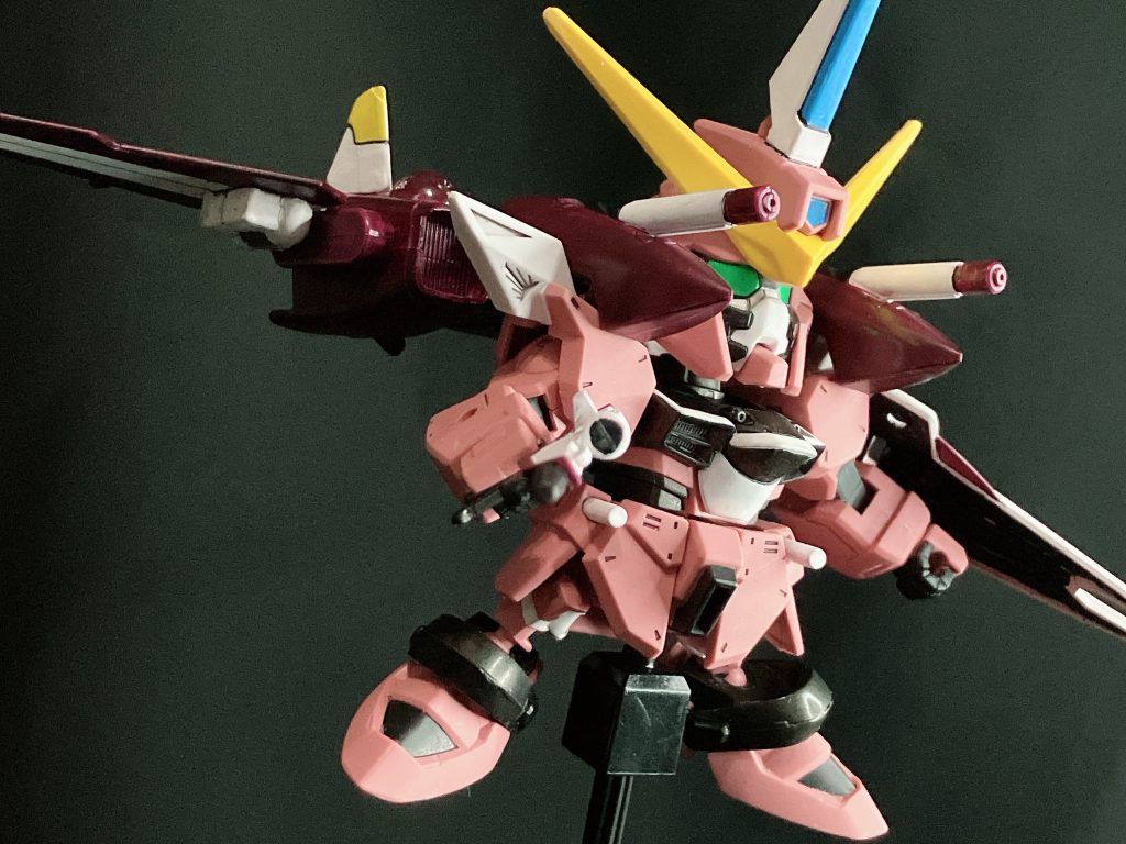 今回も基本色分けされてない箇所は筆塗りで色分け、気になる部分は合わせ目消しを軽くやりました。