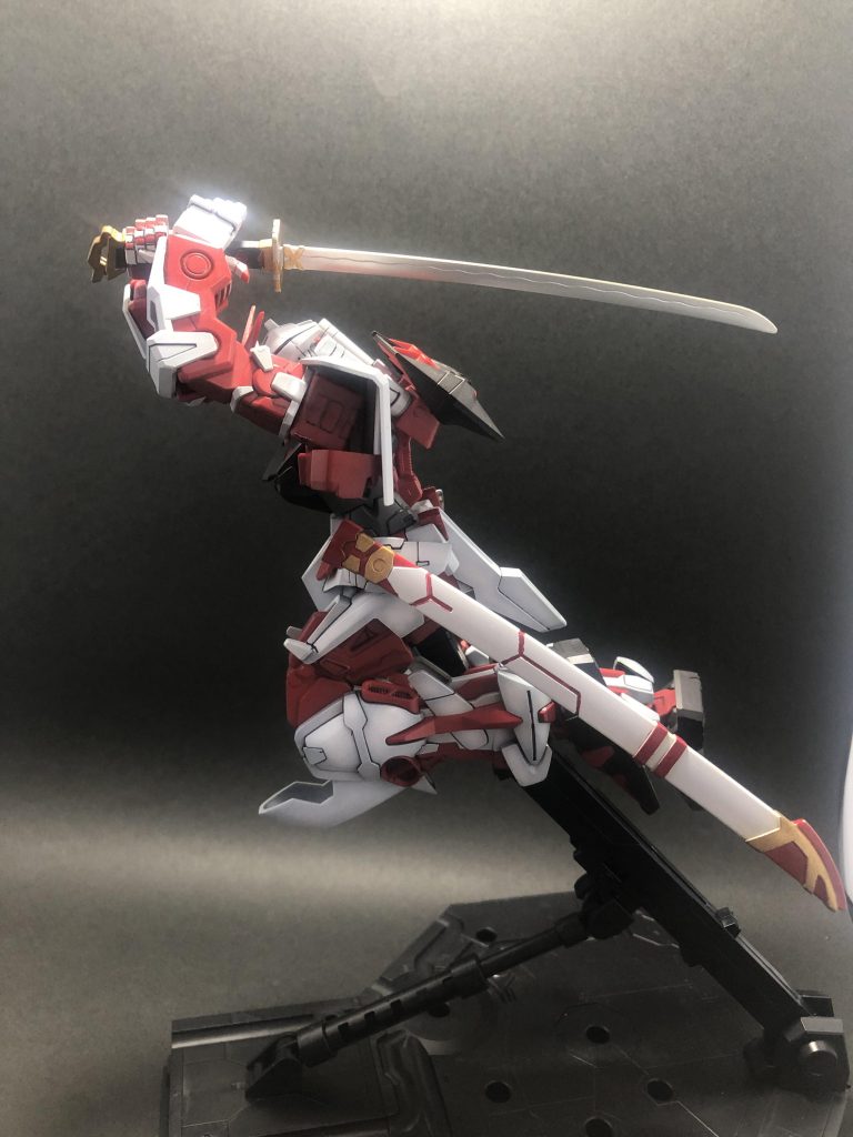 アストレイレッドフレーム–5枚目/制作者:ロカ