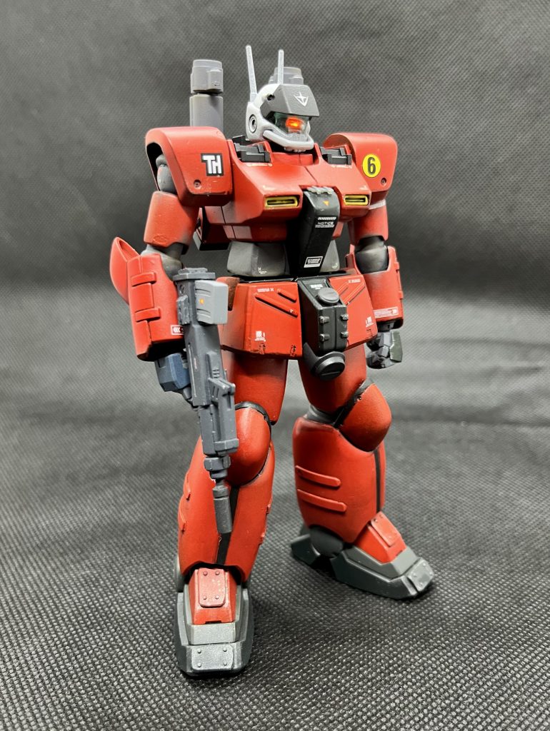 肩の穴は埋めて幅を1.5mmくらい詰めました。重装甲のイメージなので、穴を開けてスカスカにしてしまうと、敵銃弾から防御できないと思ったので。肩が大きすぎるイメージだったので、ちょうど良くなったかと。