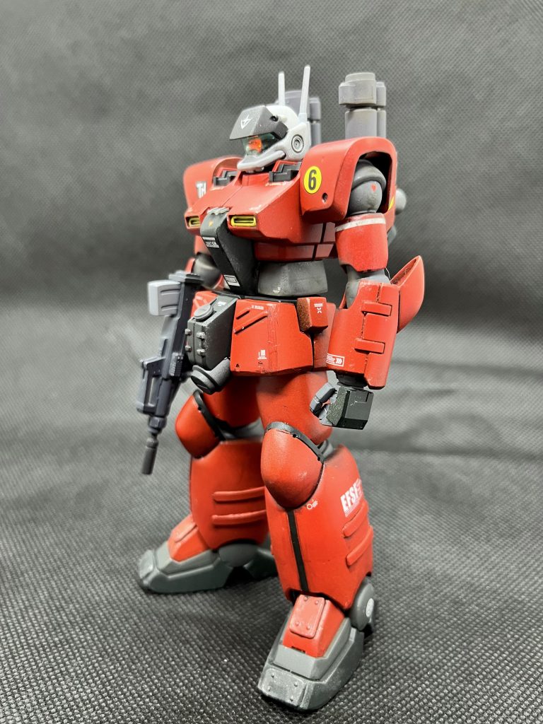 過去作のジム改から90mmマシンガンを拝借。銃口にサプレッサーをつけた特別モデルです。