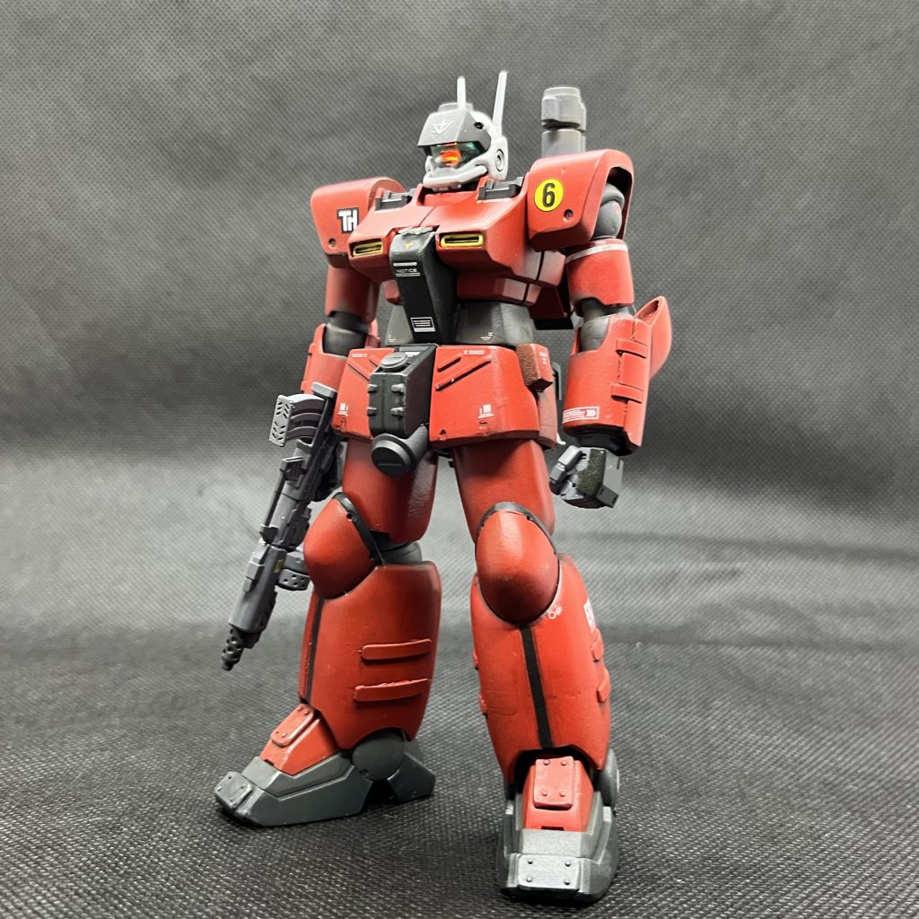 足(スリッパ)に装甲をマシマシしました。コトブキヤの市販パーツを切り貼りしてます。下腿脇の四角のモールドは延長工作時にじゃまになったので削り落とし、プラ版で作り直しました。