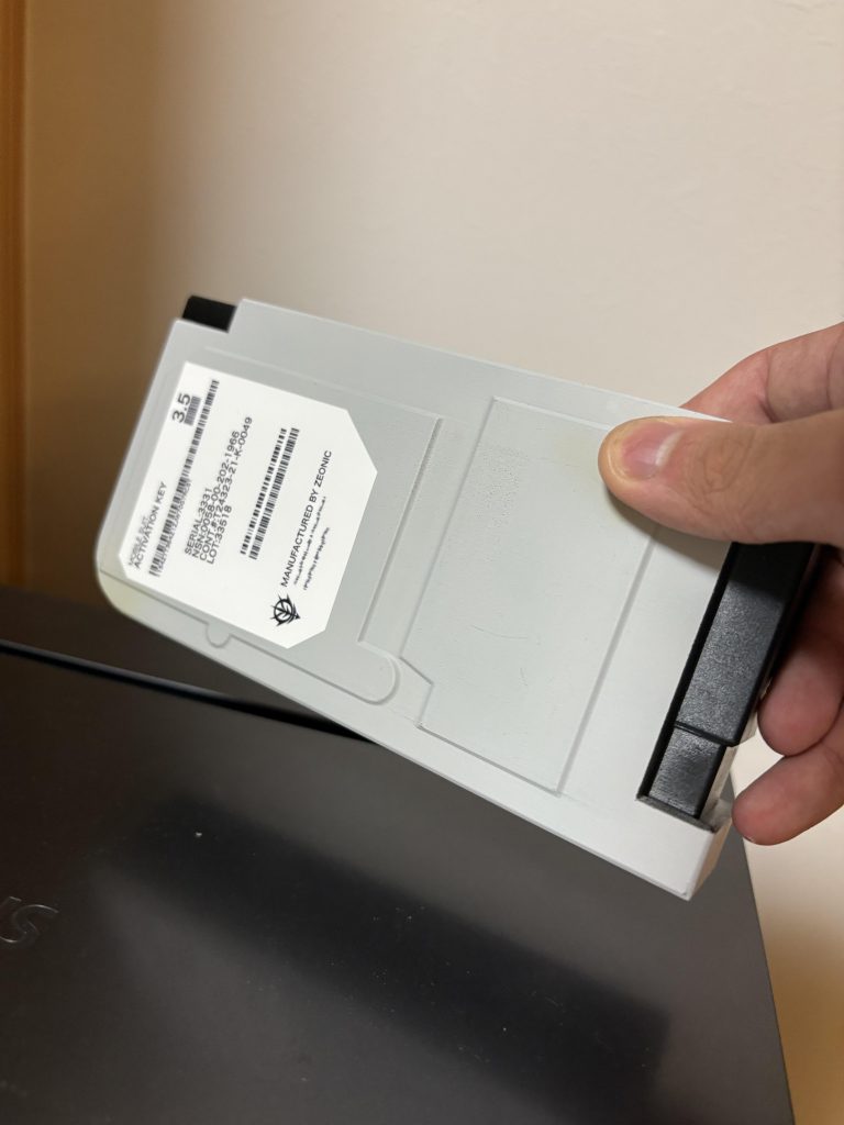 デバイスに貼り付けられているラベルなども、1からデザインして製作しました。