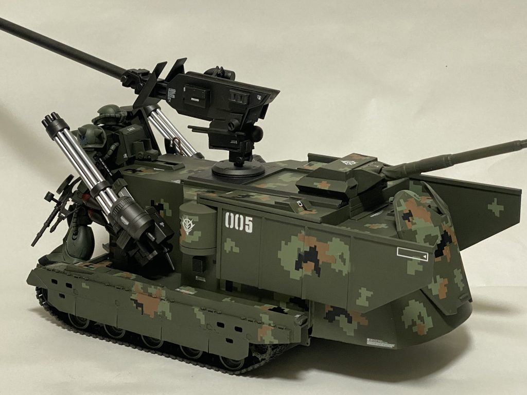 外観はノーミーデスとヒルドルブをイメージしつつ悩みながら作製しましたオリジナルな物を作ろうとすると、やっぱ難しいですねw主砲は模型仲間で友人の、かげまろ氏が作製して提供してくれた物です♪