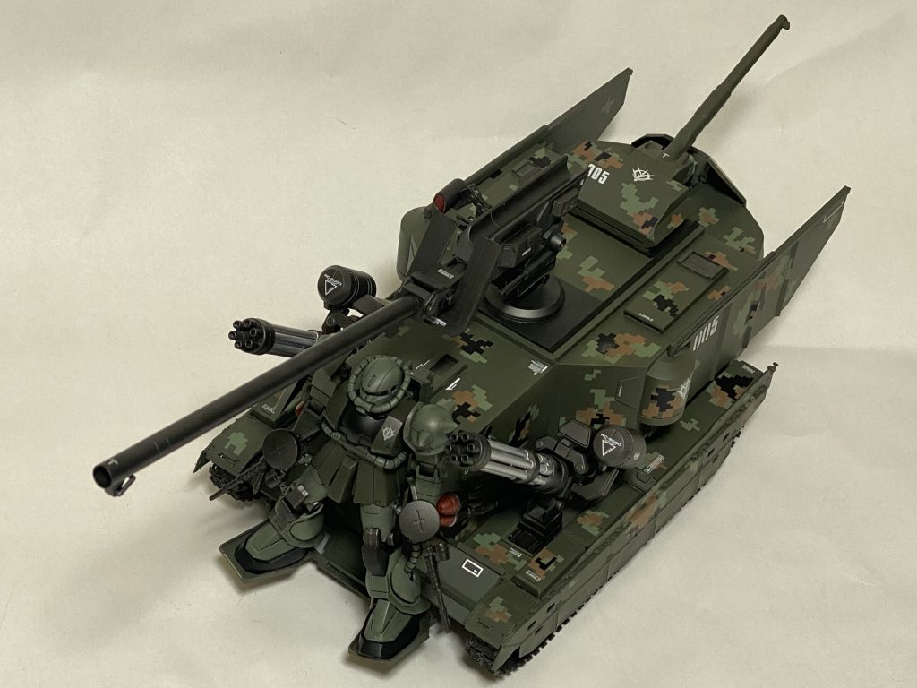 プロトタイプならキャタピラ駆動と思い、1/35 10式戦車のシャーシやパーツ使いつつユニット部分はプラ板&プラ材&ジャンクパーツ使って作製しました