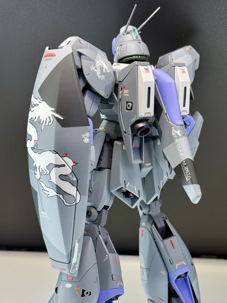 バックショット。バーニアを、プリズムブルーブラックを使って焼色風に塗装しました。なかなかうまく行きました