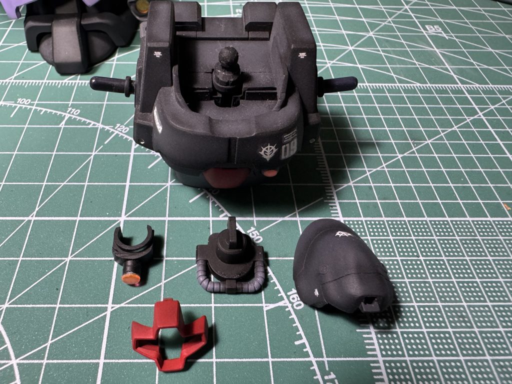 首関節と顔内部　組立前状態