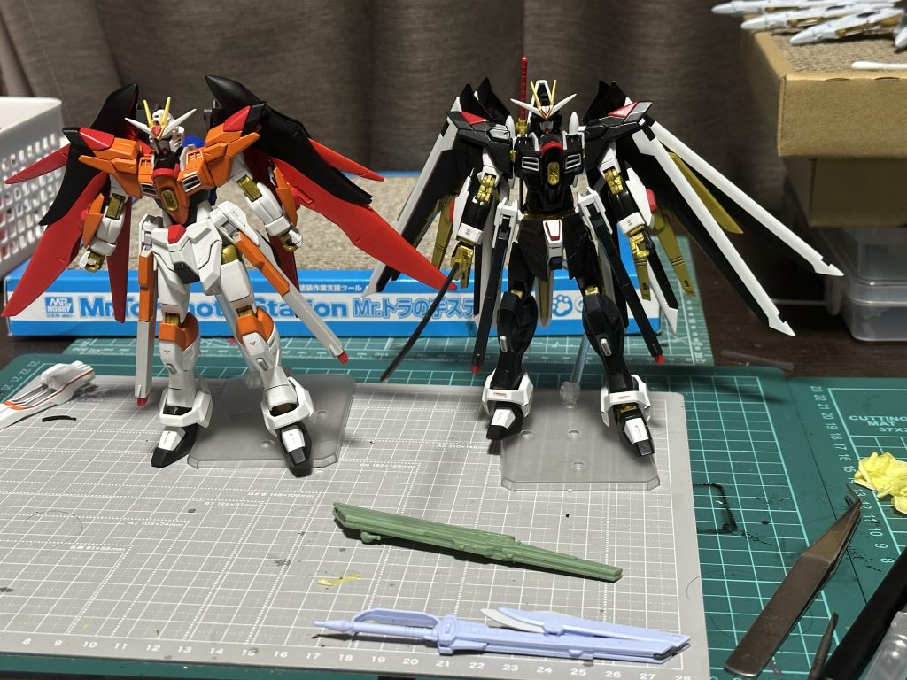 2024に製作したマイティーと比較しながら組立ガイアノーツ　エヴァホワイト　アスカレッドエヴァオレンジ　ピュアブラックで部分塗装