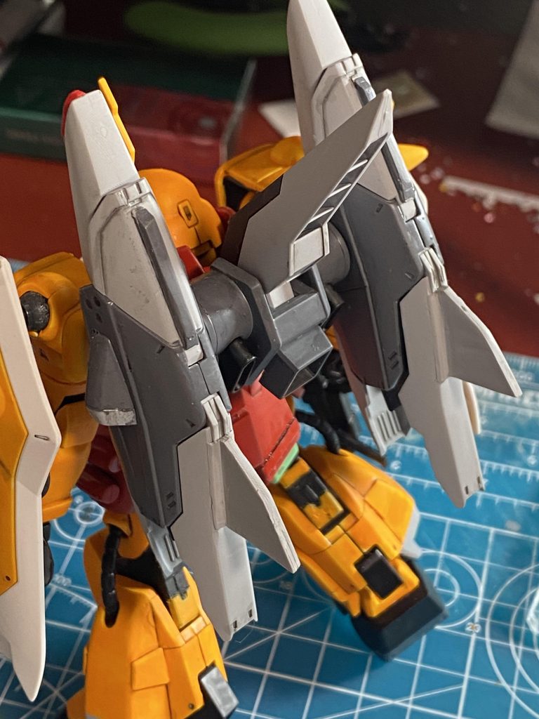 ブレイズウィザードにも少しオリジナル解釈を可動域に影響しない程度にディティールを追加しました。