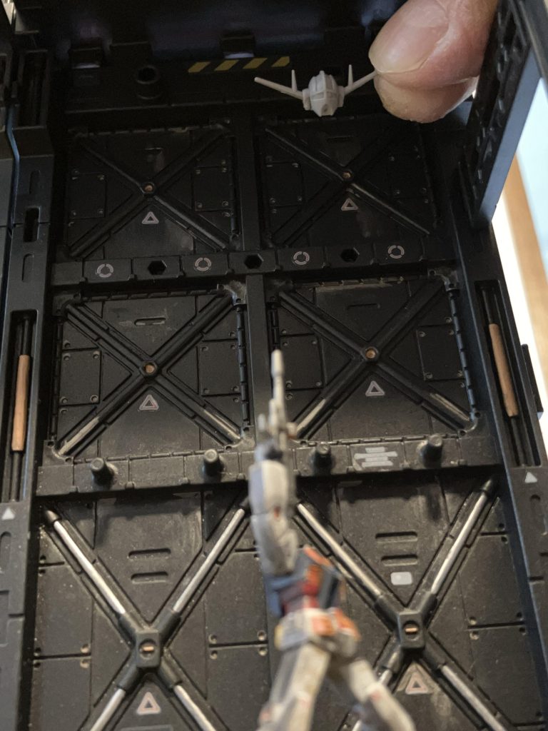 ジオングヘッド ワイヤーかテグス使わないと浮いてるのは出来な…いや私には指がある 笑🤣