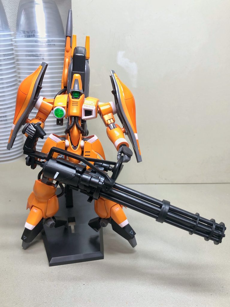 その辺にあったガトリングガンを持たせると華奢なボディとゴツイ武器の対比が中々良いです