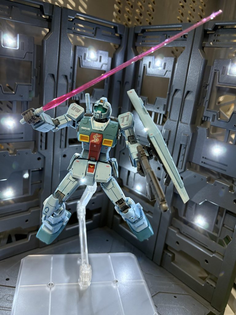 ビームサーベル構えて。