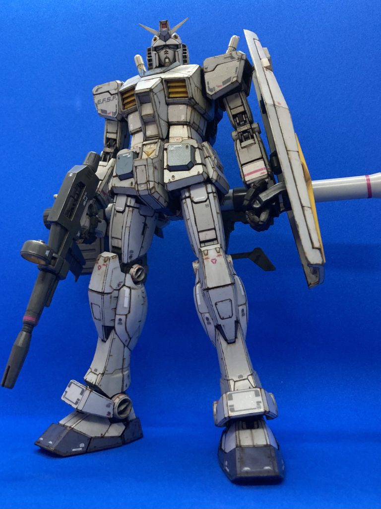 半光沢仕上げです。全てのパーツのエッジに爪楊枝でウェザリングを施したので、時間は普段の3〜4倍かかりました💦手首や指の強度とても弱く😅、ポージング変えての写真撮影は無理でした…。