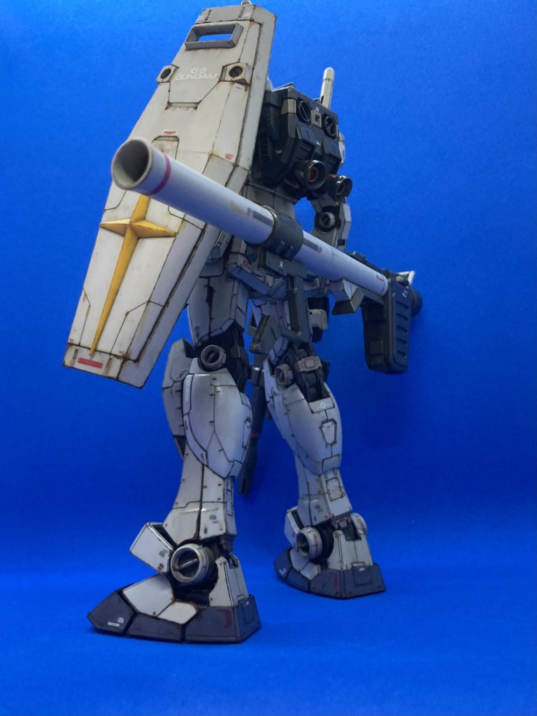 シールドとバックパック。バーニアは光沢に。