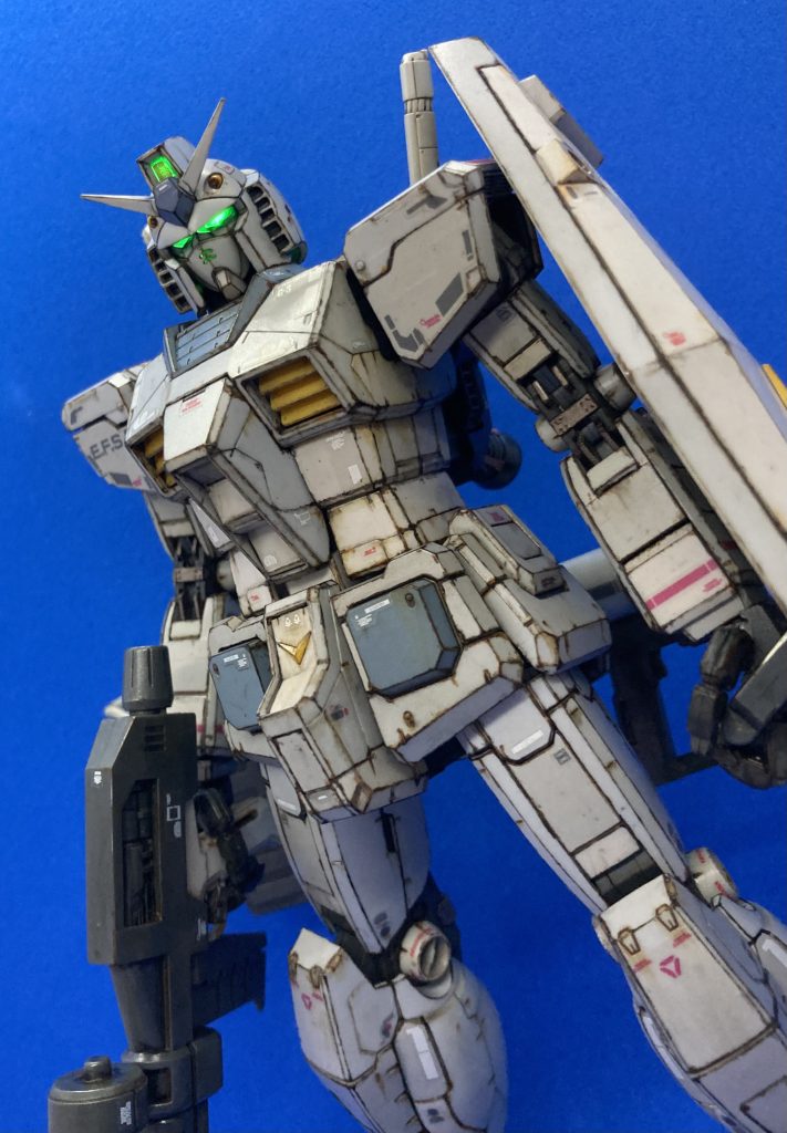 LEDで頭部発光します。前々回のダブルオーガンダムのLEDキット借りて光らせました。