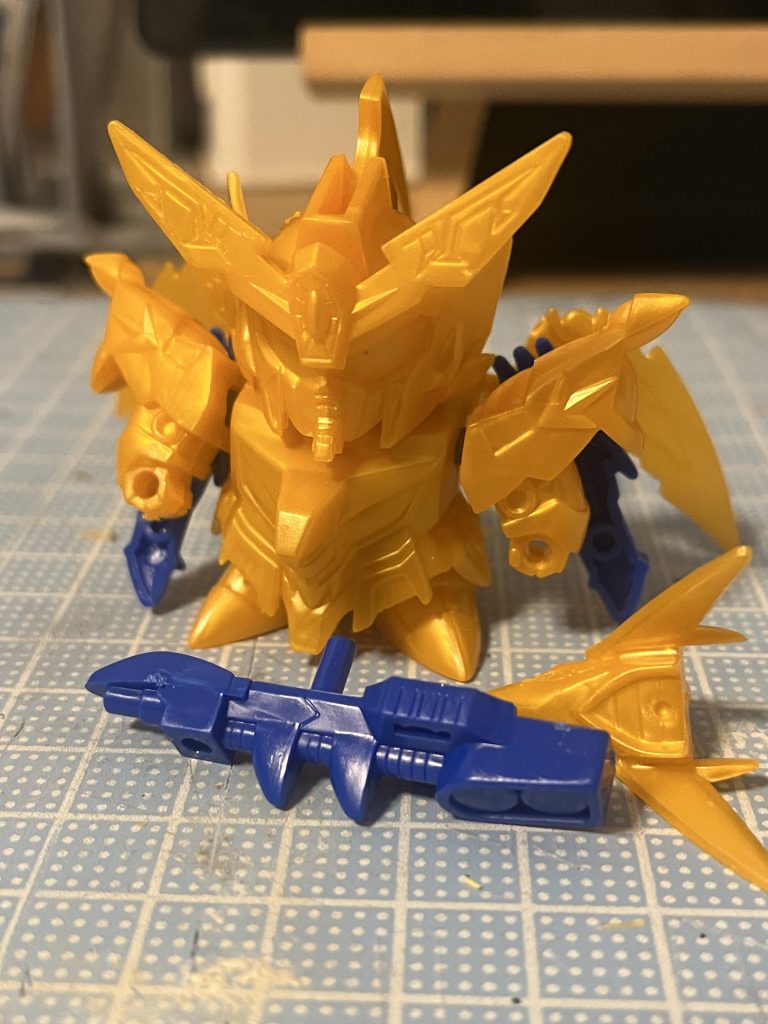 驚きの組み立て時間5分ランナー2枚を前後合わせるだけで完成ですこれはこれですごい技術とギミックちーびー戦士と呼ばれるシリーズで内部にフレーム内臓（写真撮るの忘れてました）