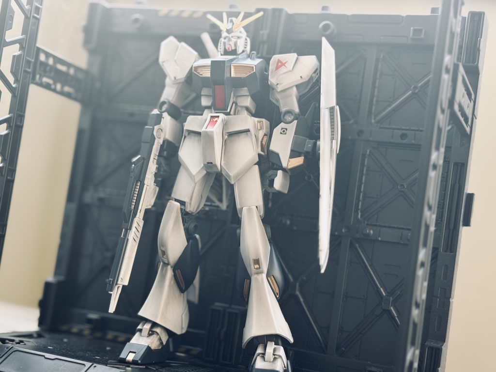 ENTRY GRADE 1/144 νガンダム–3枚目/制作者：mal__tese
