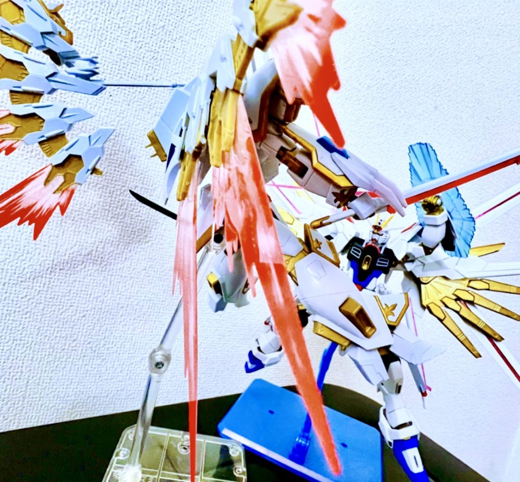 サムネの元です。劇中でディスラプターによりカルラの左側を吹っ飛ばしたシーンを再現( ˶°⌓°˶)ネガポジにするのが大変でした𖦹‎.𖦹‎💧 早くつや消しスプレーで仕上げたいなぁ