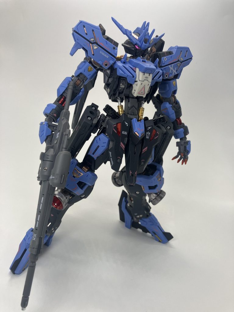 武装はビームライフルとフロントアーマー裏にハンドガンが2丁🔫