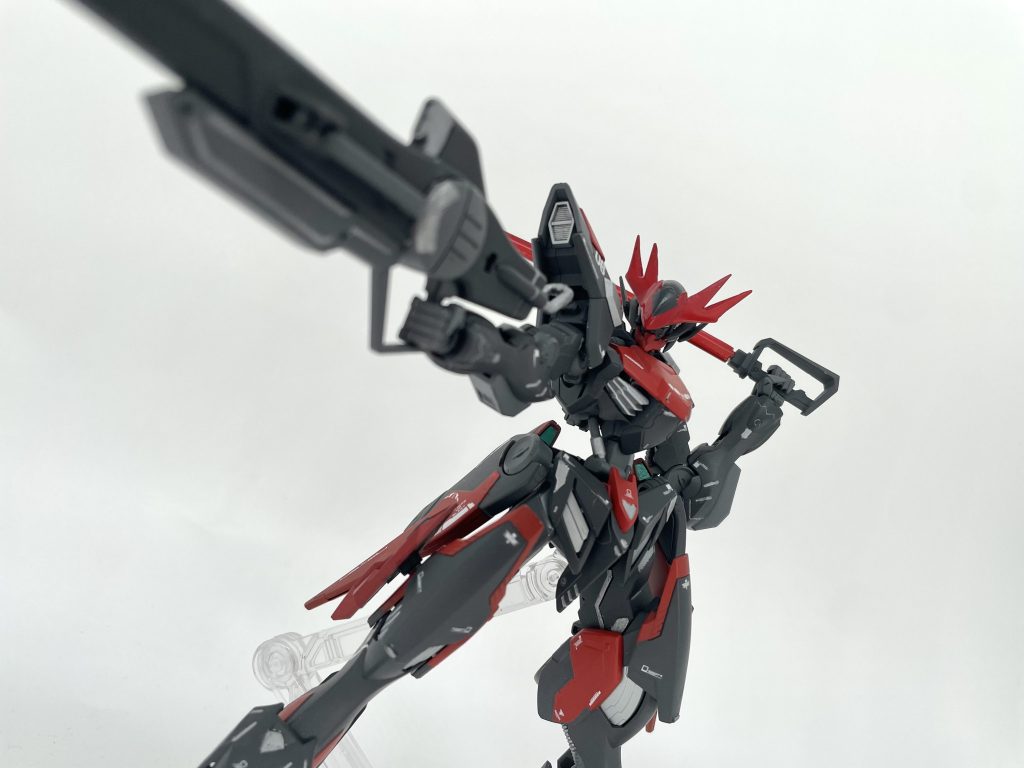 本体武装レールガン……SEED仕様の試作レールガンの改造品。装甲の厚いエルドラブルートも貫けるようにダメージ調整がされている。刀……刃をそのままに、柄をサーベルのような形状に変更。刃を取り外すことで背部のファンネルと合体することができる。