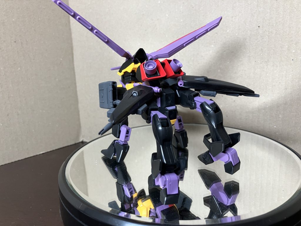 変形後ろ側。ガイアのサイドアーマをリアスカートにしています。