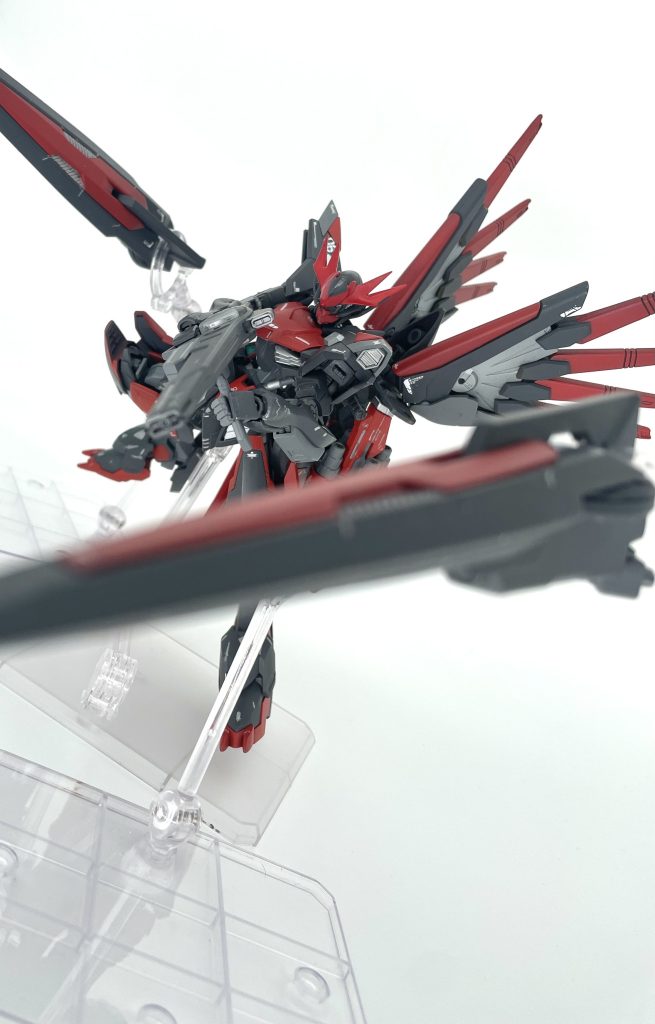 GSファンネル(大剣)ファンネルとしては最大クラスの、超攻撃的武装。そのあまりの大きさから、非展開時にはエクスマの推進力のほぼ全てを補っている。当然、展開すれば推進力としての機能は失われるので、他のファンネル以上に使い所を見極める必要がある実質的な宇宙専用武装。