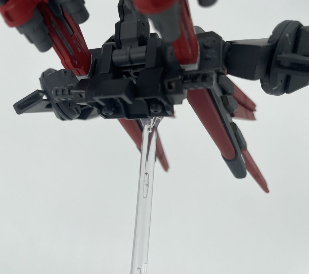 ラストに謎ギミック。「アカバネめ、何のつもりだ!?」今回は実に三ヶ月ぶりの更新となりました。ガンプラ自体は作っていたのですが、小説の進行上出せなかったり、そもそも忙しかったりなど……小説の方との連動企画はおそらく後三機ほどになります。前作と違い、設定に縛られすぎて余り出せませんでしたね……だからって無視するのは論外ですが。最後にちょっとナイーブになってしまいましたが、今回はここまで。いいねやフォロー、励みになります。コメントが来たら泣いて喜びます。小説含め、見てくれている方に最大の感謝を!ありがとうございました!