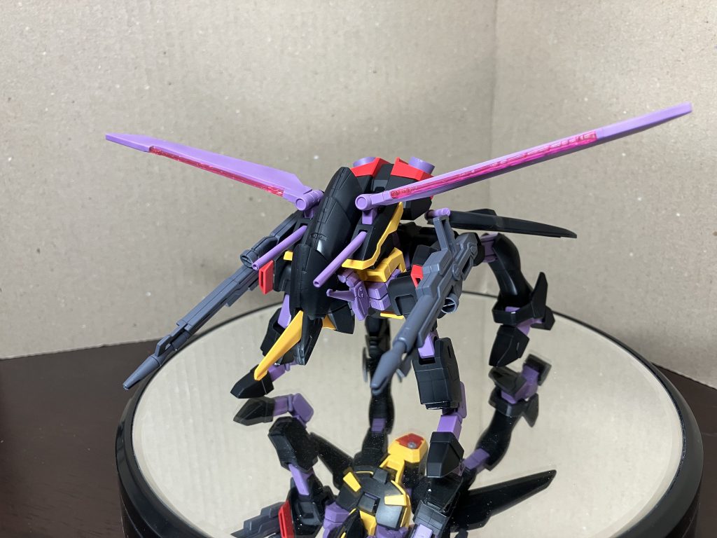 変形時正面。ガイアの被り物を付けた際、バーザムの長いアンテナが出るように、被り物をプラ板で拡幅しています。